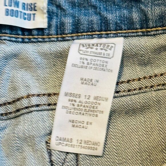 Levi Signature Light Wash Low Rise Bootcut Jeans - Size 12 - Picture 7 of 13